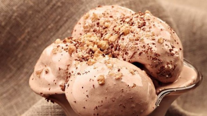 Шоколадов сладолед с орехи|escape