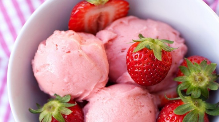 Сладолед от ягоди и кисело мляко|escape