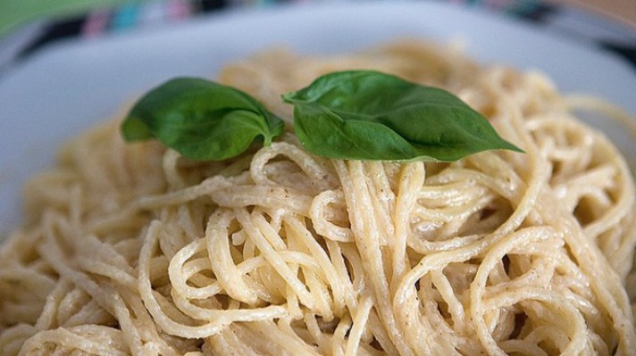 Спагети със сметана и босилек|escape