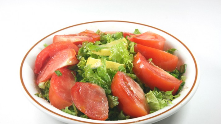 Зелена салата с авокадо и домати|escape