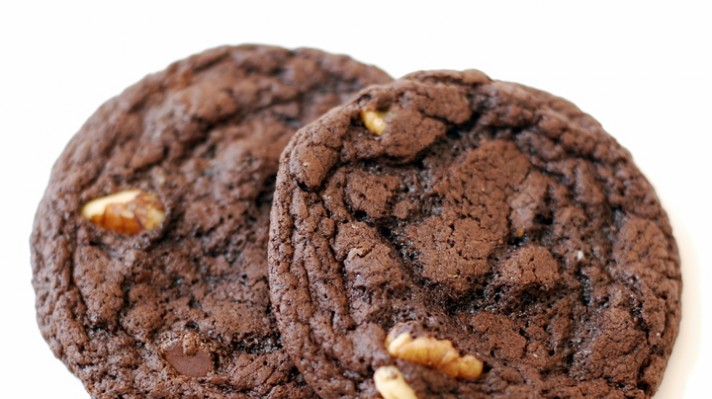 Шоколадови бисквити с орехи|escape