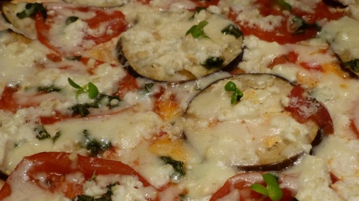 Пица с патладжан, домат и сирена|escape