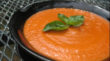 Доматена крем супа с червен лук
