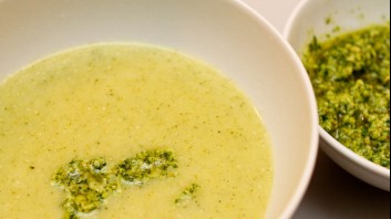 Картофена крем супа с броколи и песто