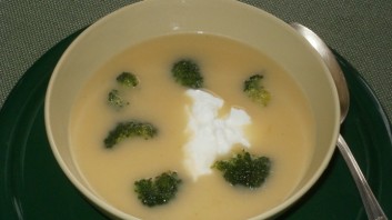 Супа с броколи и целина