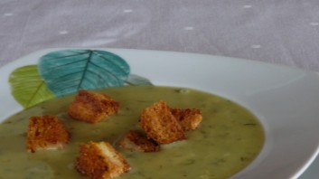 Зеленчукова супа с грах и царевица